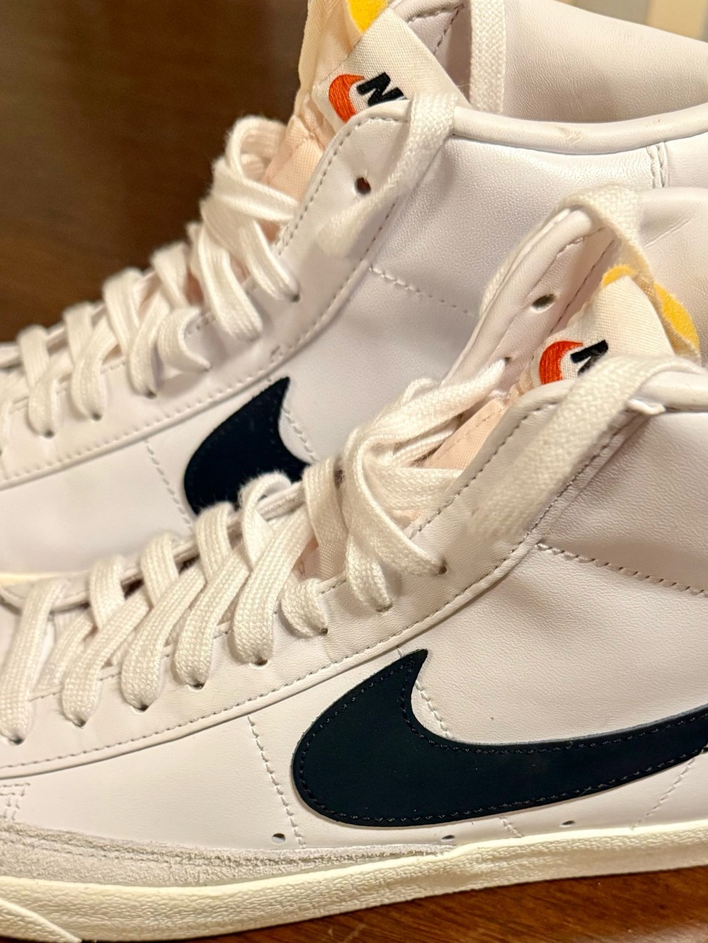 Nike Women’s White/Black High-Top Blazers Like new - Picture 3 of 6